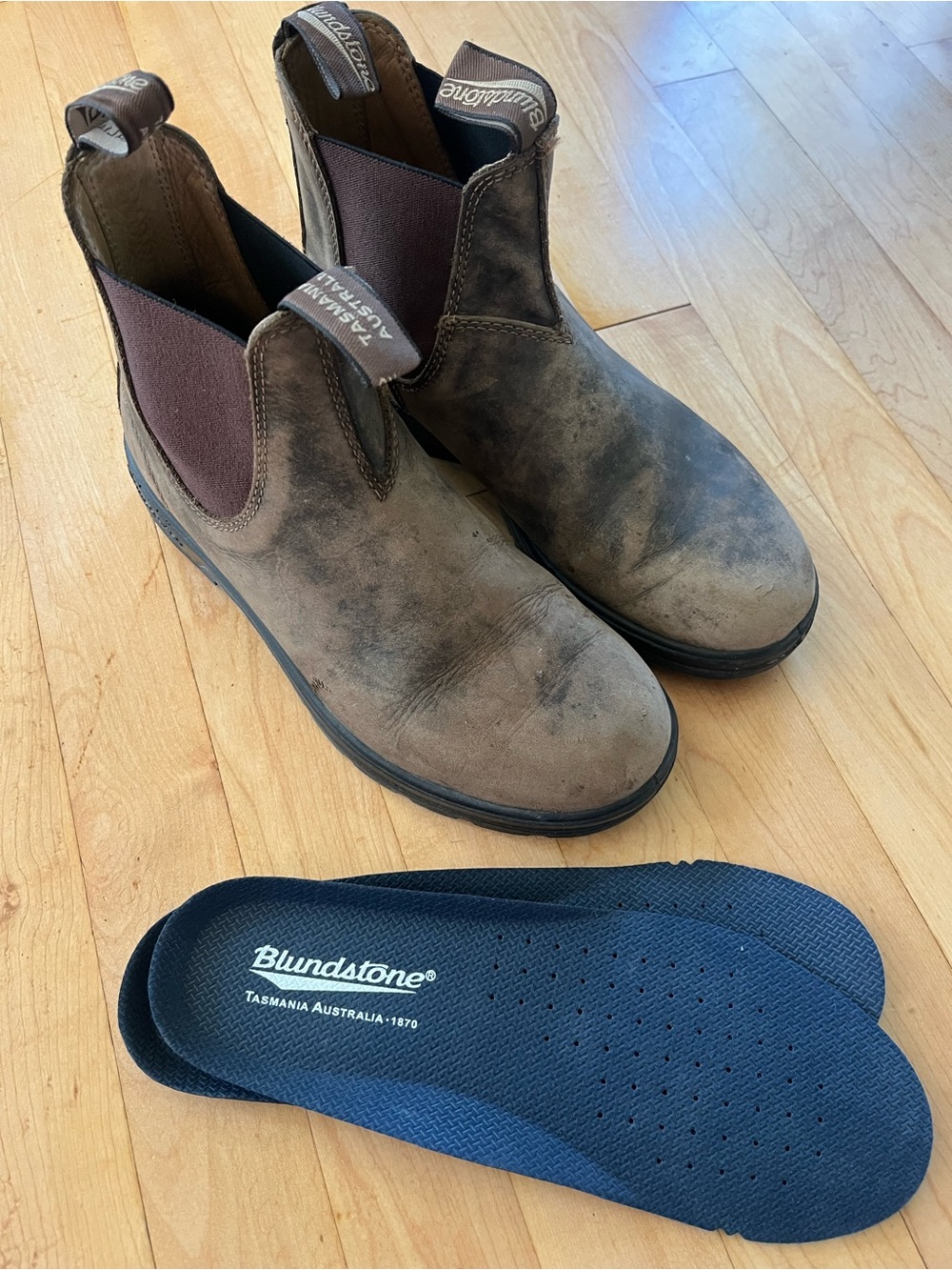 Blundstone unisex vintage Brown Chelsea Boots size 9 women 7 men